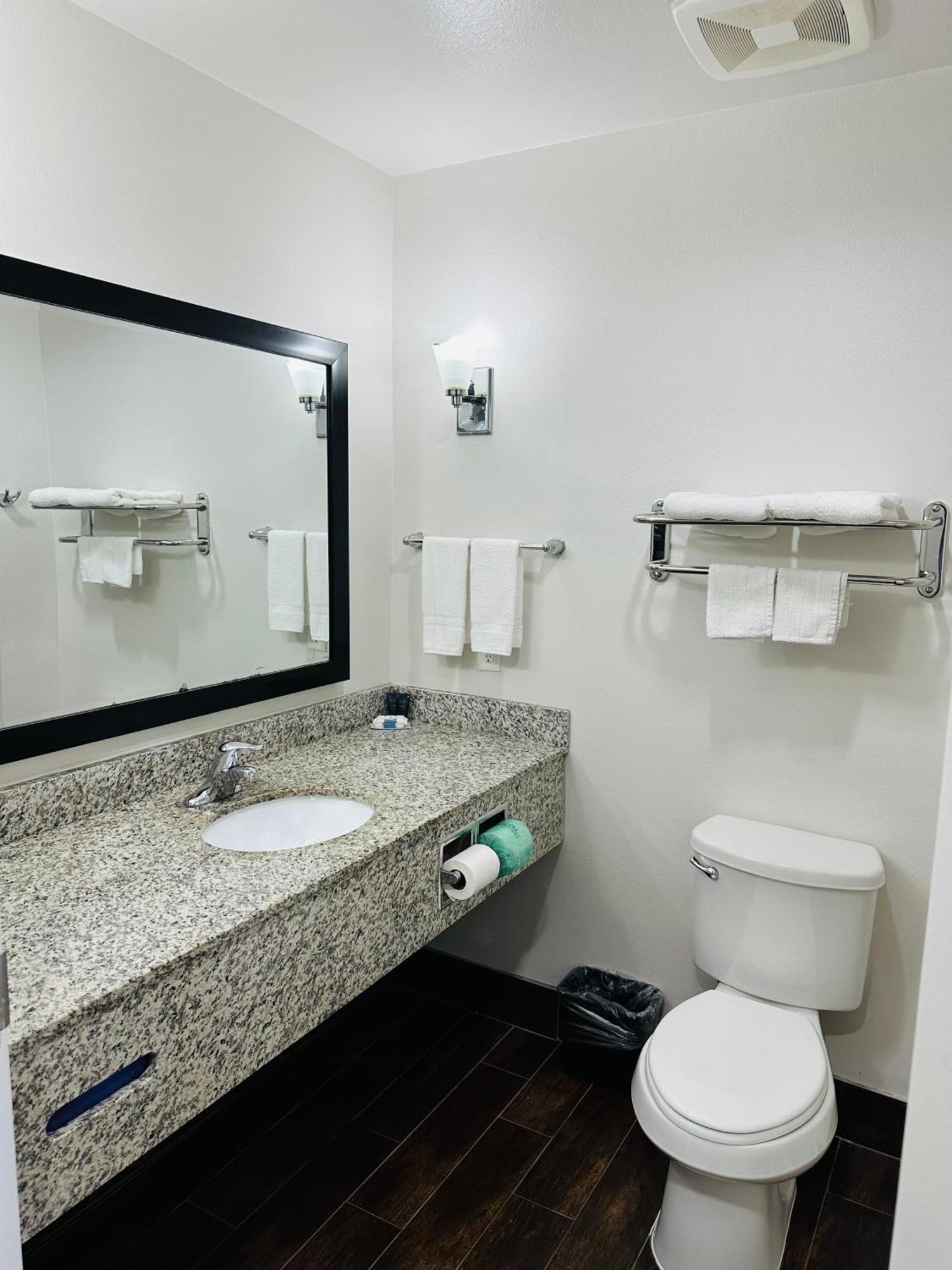Lonestar Inn El Campo 외부 사진